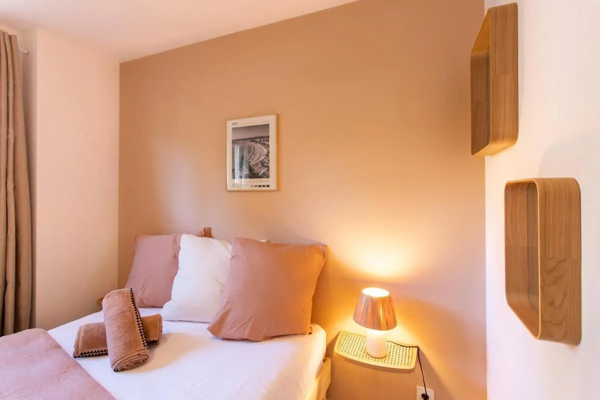 #41 Flat For 6, 3 Bdrs Parking Wifi 5Mins Walk Tram T1 Apartment Nice