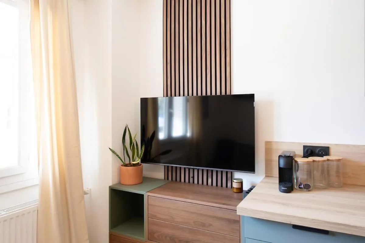 #41 Flat For 6, 3 Bdrs Parking Wifi 5Mins Walk Tram T1 Apartment Nice 0*,  France