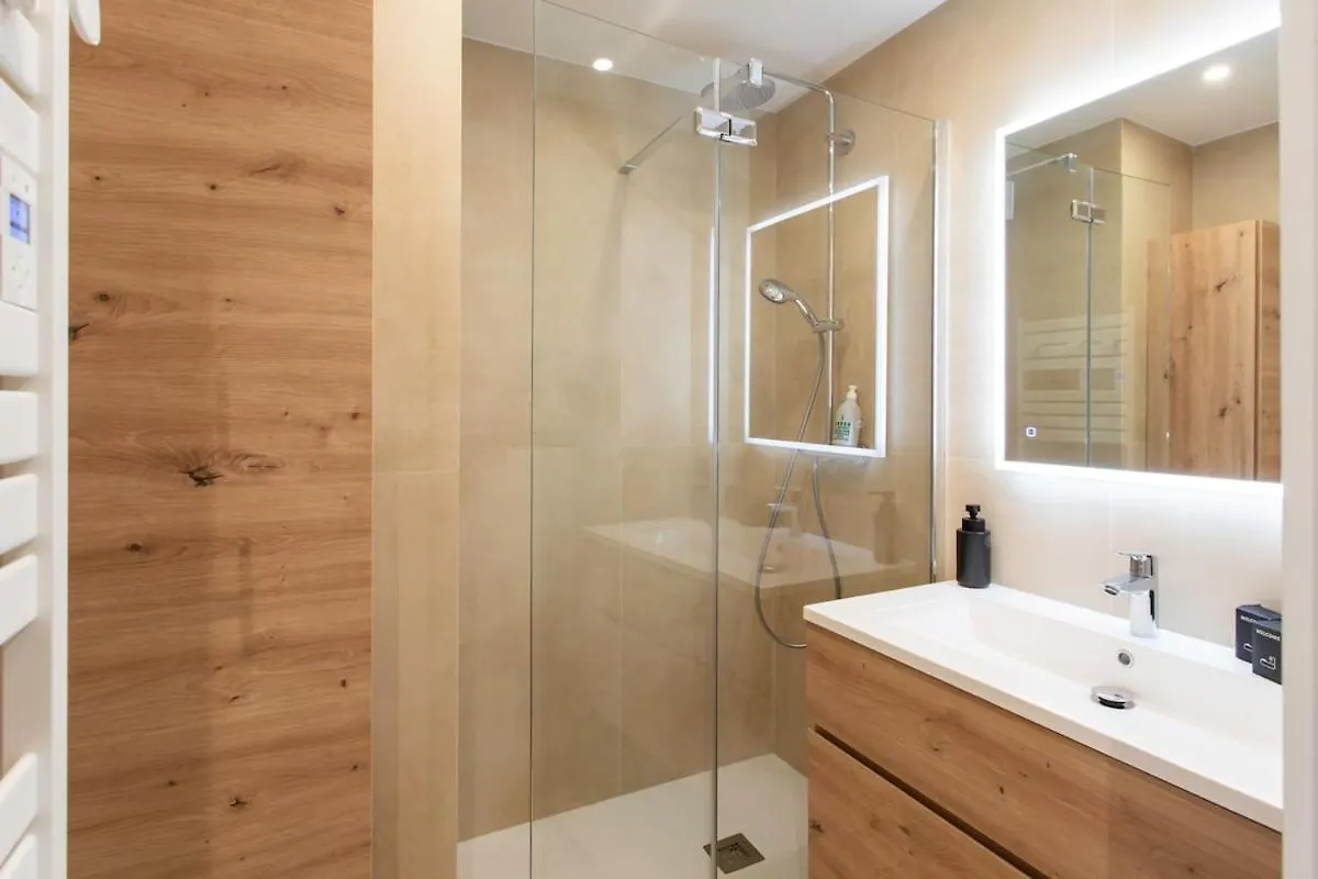 #41 Flat For 6, 3 Bdrs Parking Wifi 5Mins Walk Tram T1 Apartment Nice